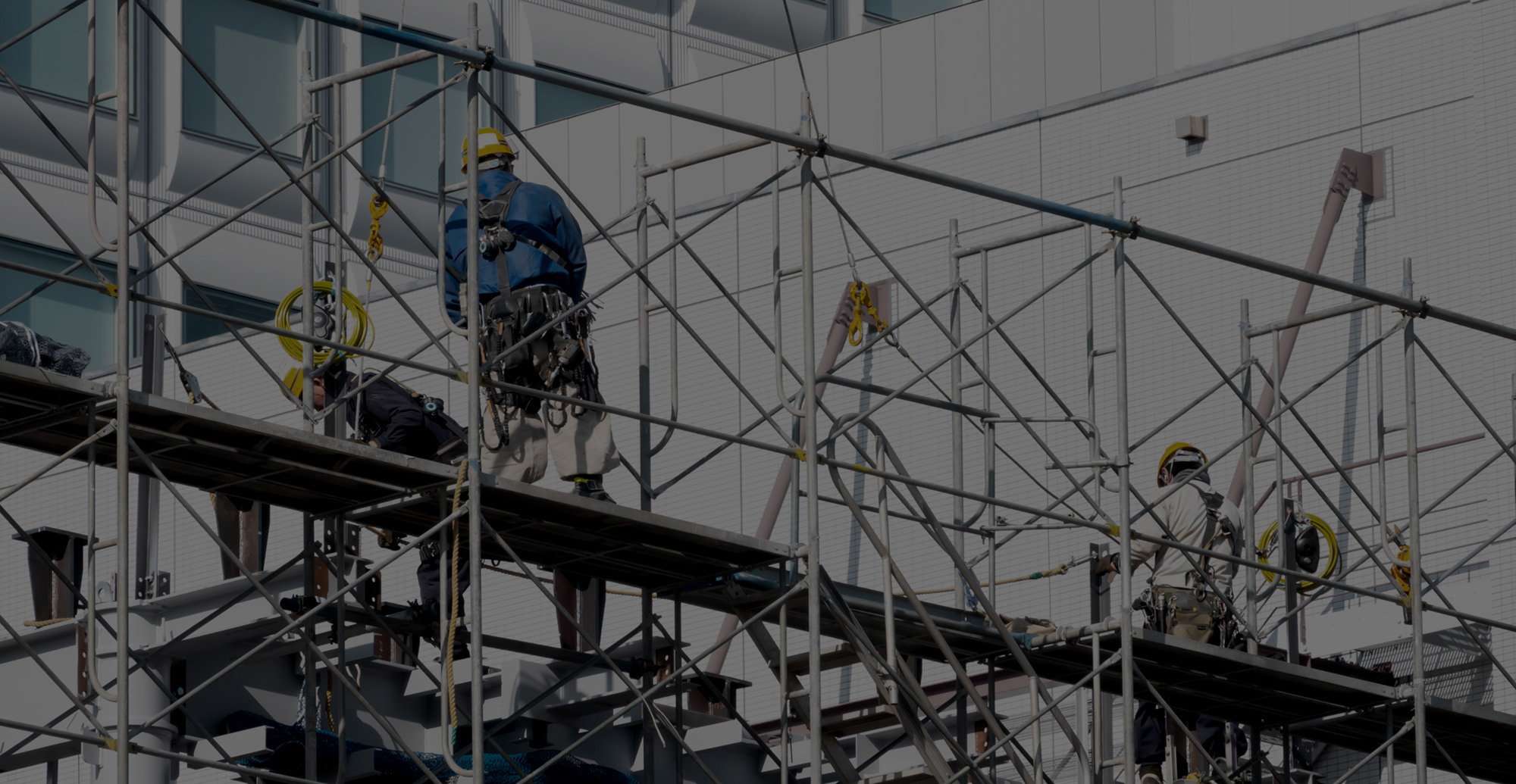 とび・土工工事一式 足場工事・コンクリート打設工事・基礎工事・外構工事など  確かな技術力・豊富な経験で、最高品質の施工をお約束！  迅速・丁寧・安全に、より良い街づくりに貢献します。